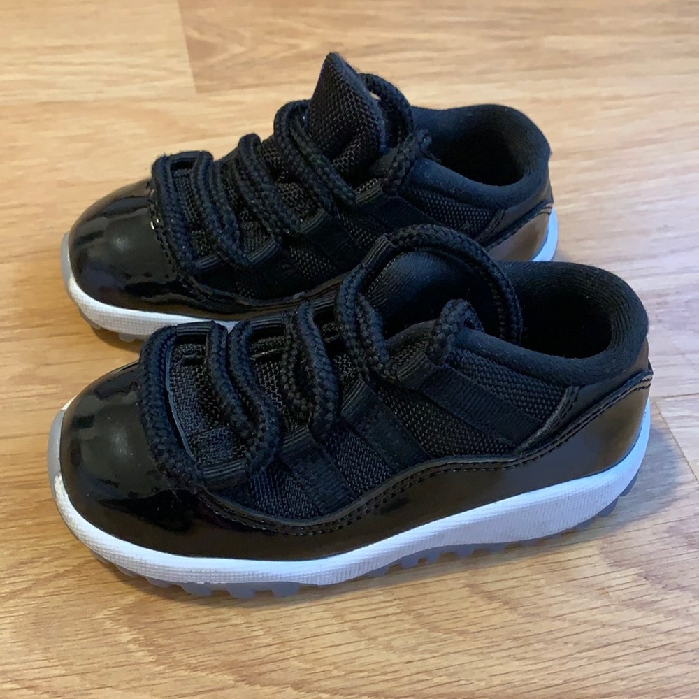 Jordan low top 11’s